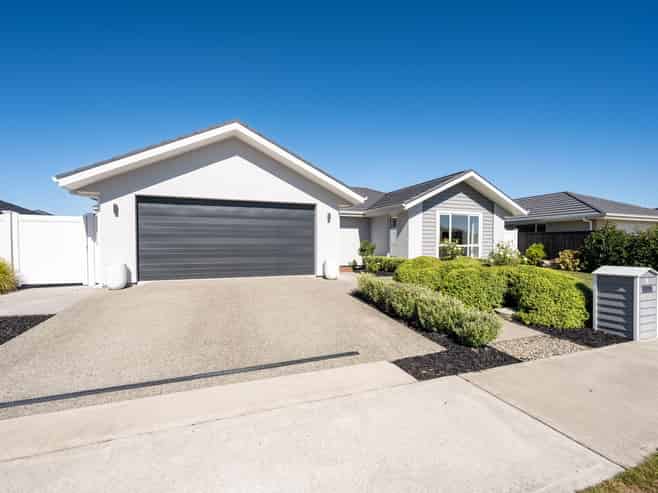 8 Oakdale Grove, Richmond