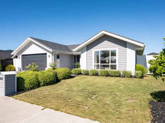 8 Oakdale Grove, Richmond