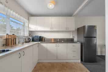  407 West Coast Road, Glen Eden