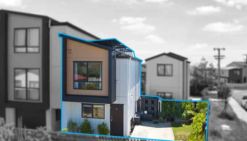 2/11 Scanlen Terrace, Kelston