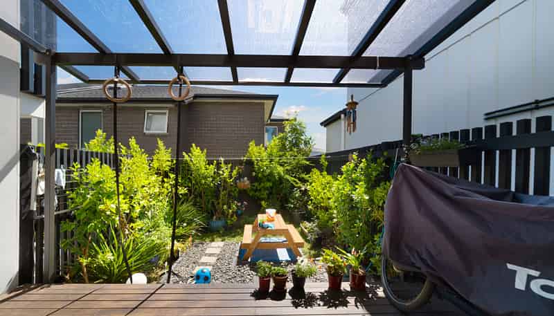 2/11 Scanlen Terrace, Kelston