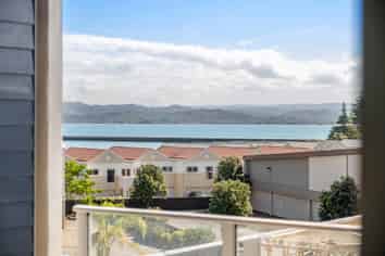 302/4 Reads Quay, Gisborne