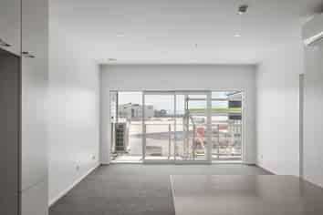 302/4 Reads Quay, Gisborne