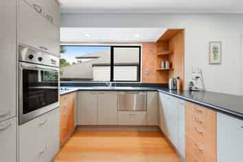 32 Unsworth Drive, Unsworth Heights