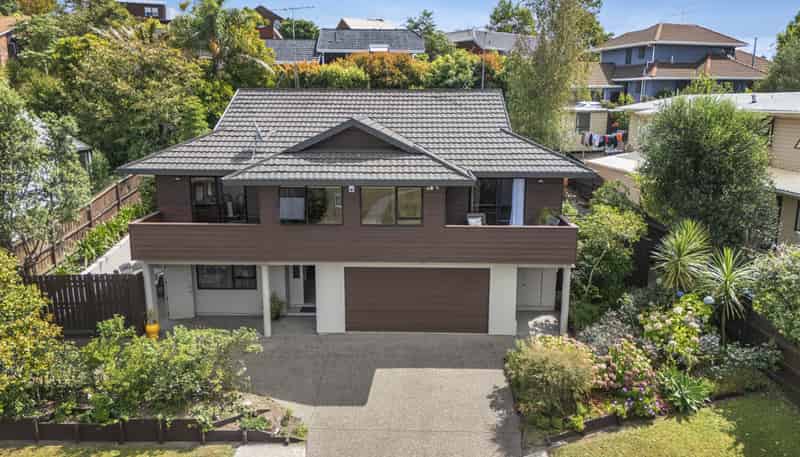 32 Unsworth Drive, Unsworth Heights