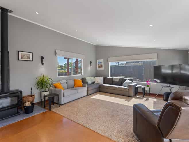 1 Frances Street, Waikanae Beach