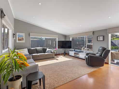 1 Frances Street, Waikanae Beach