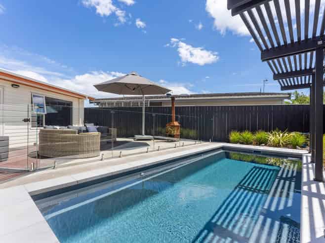 1 Frances Street, Waikanae Beach