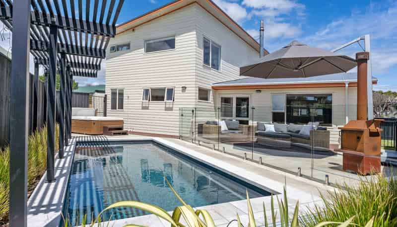 1 Frances Street, Waikanae Beach