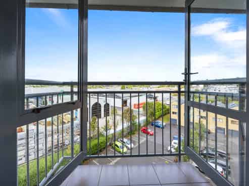 5K/10 Crown Lynn Place, New Lynn