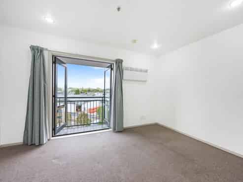 5K/10 Crown Lynn Place, New Lynn