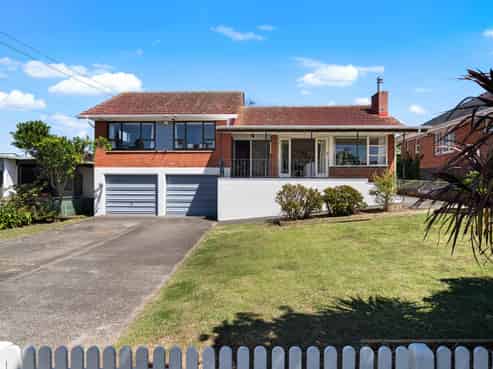 6 Miles Avenue, Papatoetoe