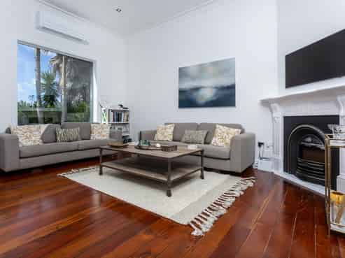 10 Olwyn Place, Greenhithe