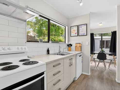 8 Wirihana Road, Titirangi