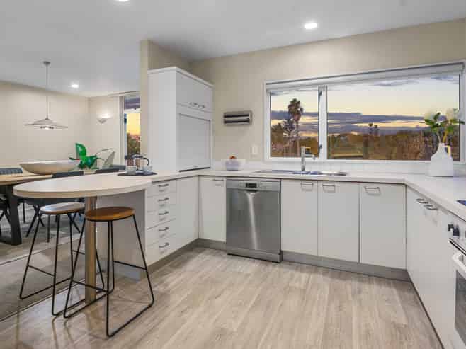 2/99 Hebron Road, Waiake