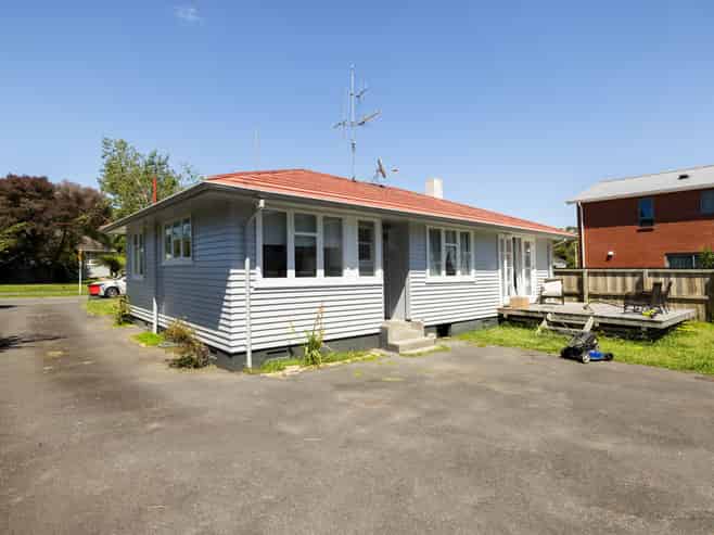 10 Allenby Street, Bader