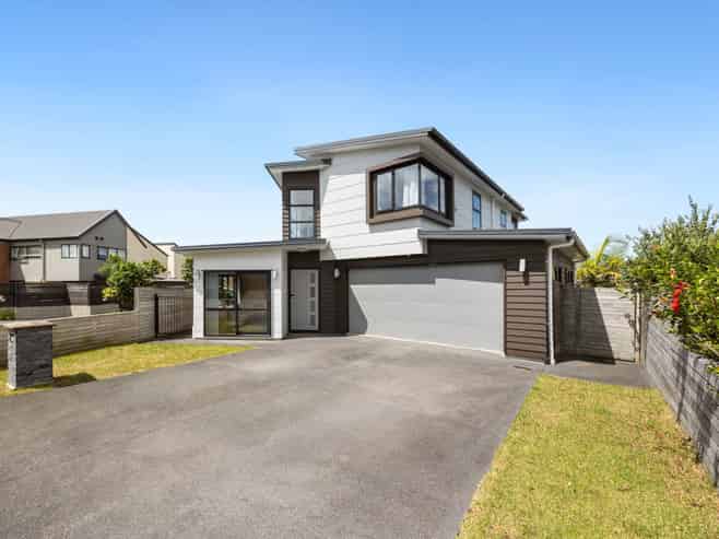 7 Eastreef Court, Long Bay