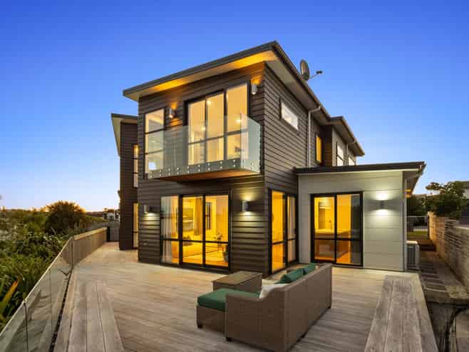 7 Eastreef Court, Long Bay