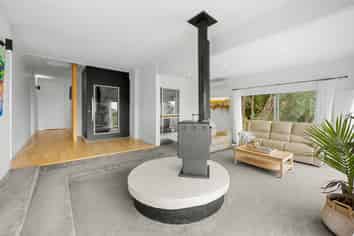 74 Rayner Road, Piha