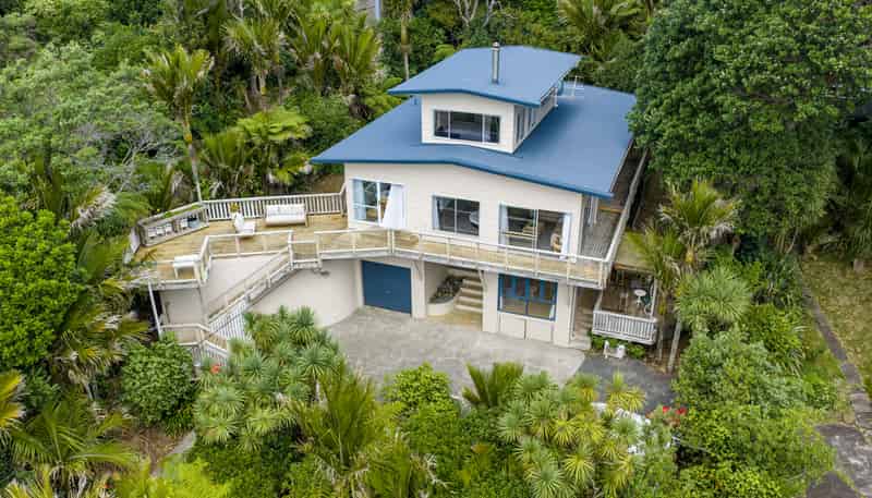 74 Rayner Road, Piha