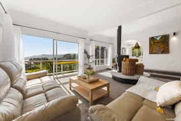 74 Rayner Road, Piha