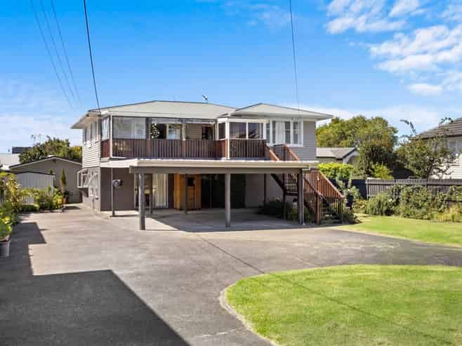 9 Stokes Avenue, Te Atatu Peninsula