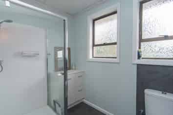 70 Old North Road, Marchwiel