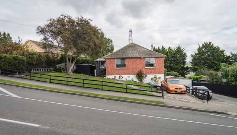 70 Old North Road, Marchwiel