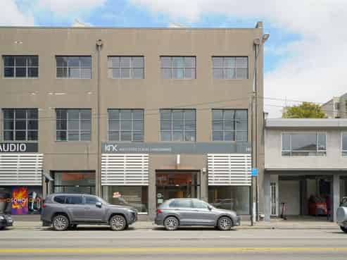 High-Stud Industrial-Style Retail Space