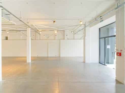 High-Stud Industrial-Style Retail Space