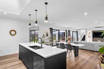 6 Timara Crescent , MARSHLAND