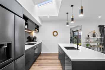 6 Timara Crescent , MARSHLAND