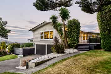 13 St Edmund Crescent, Tawa
