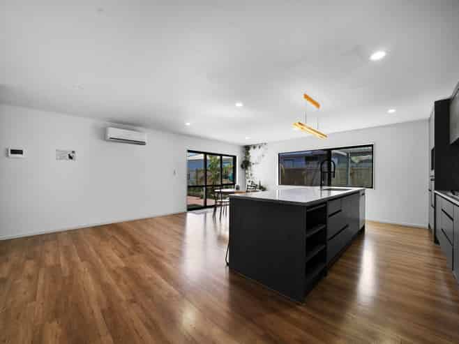 15 Opouatu Avenue, Glenbrook