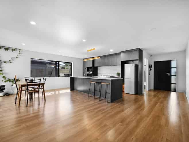 15 Opouatu Avenue, Glenbrook