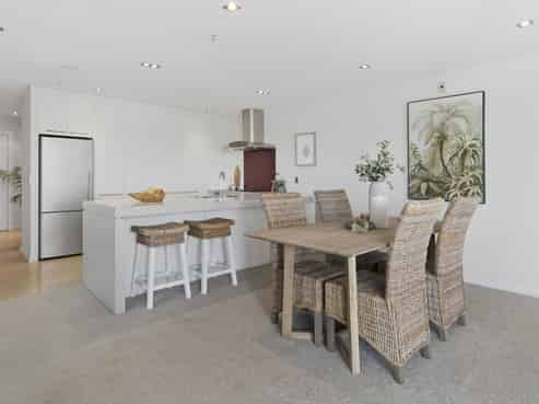 902/72 Devonport Road (Devonport Towers), Tauranga