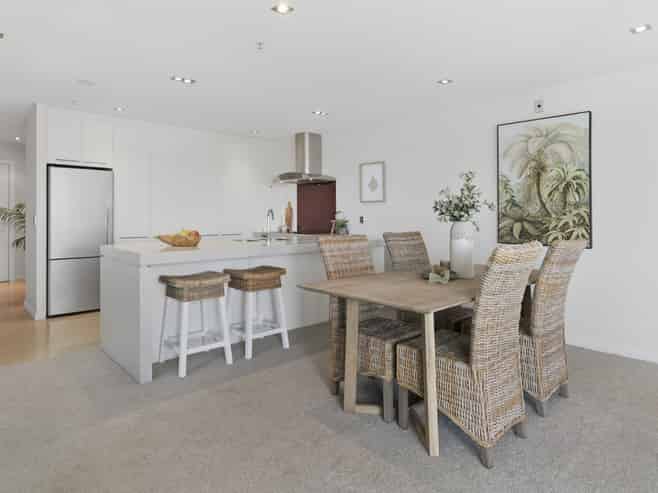 902/72 Devonport Road (Devonport Towers), Tauranga