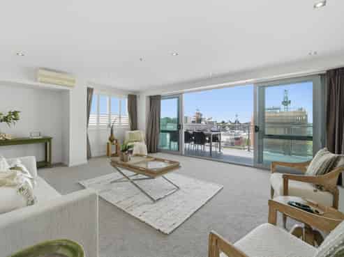 902/72 Devonport Road (Devonport Towers), Tauranga