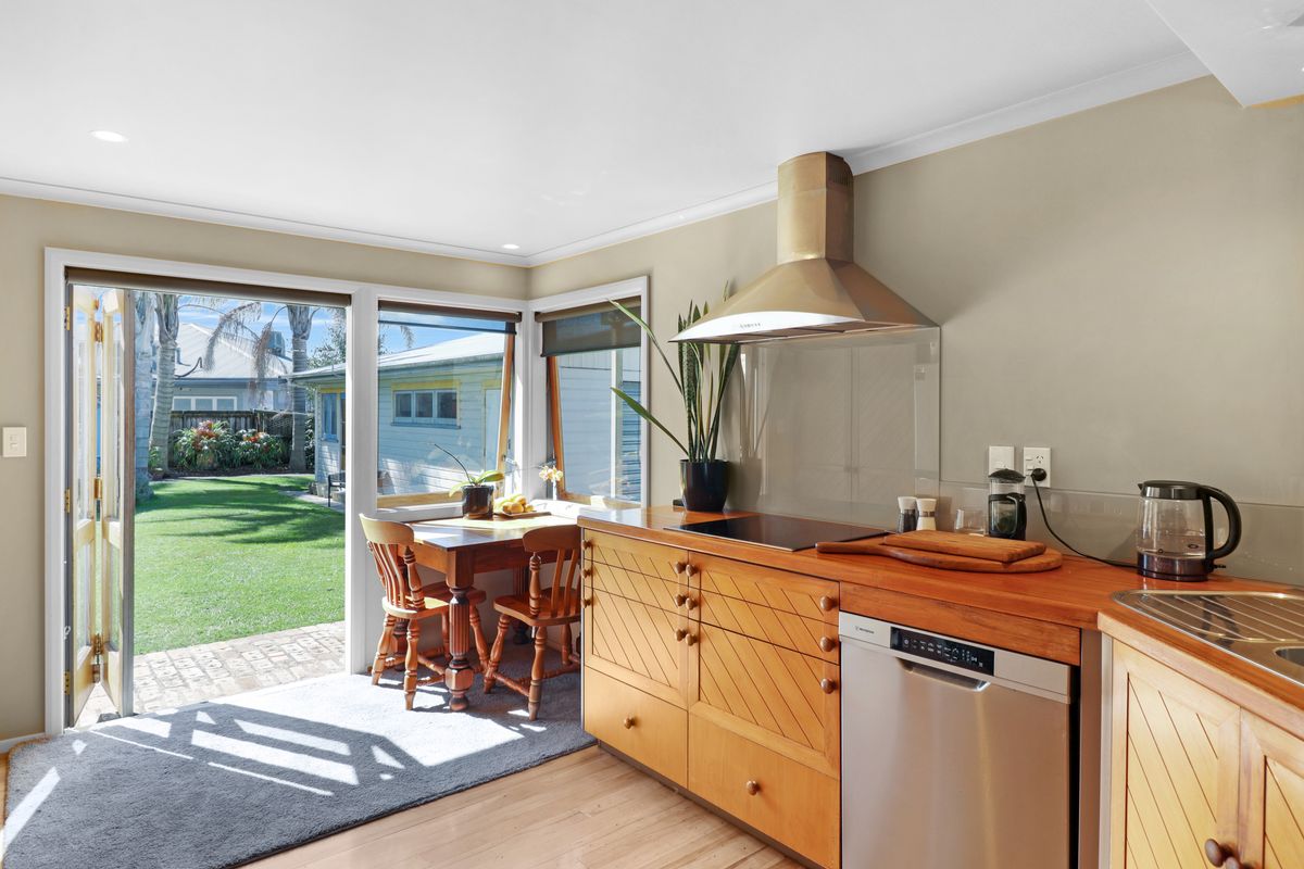 Three Titles, Two Homes - One Exceptional Property - Mehr