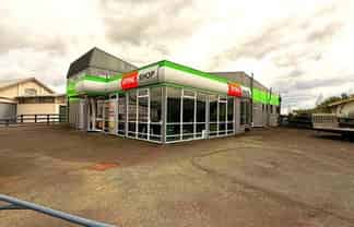 Retail Showroom and Workshop Huge Exposure