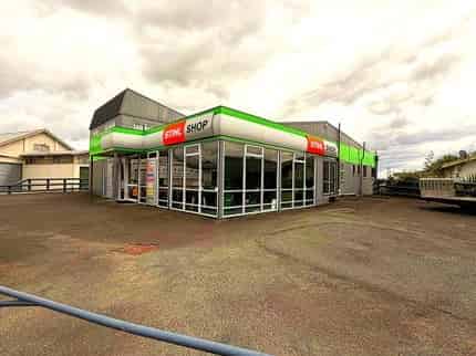 Retail Showroom and Workshop Huge Exposure