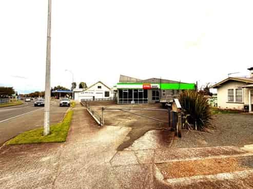 Retail Showroom and Workshop Huge Exposure