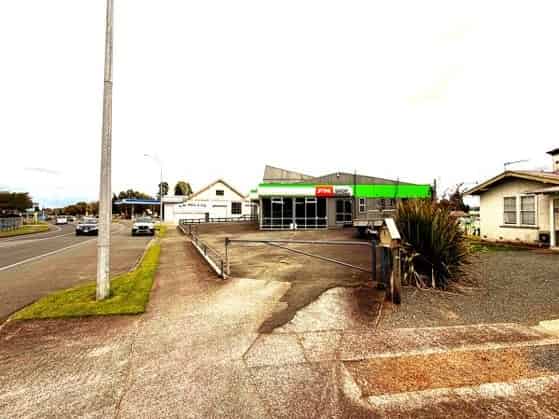 Retail Showroom and Workshop Huge Exposure