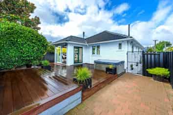 1/32 Downing Street, Hoon Hay