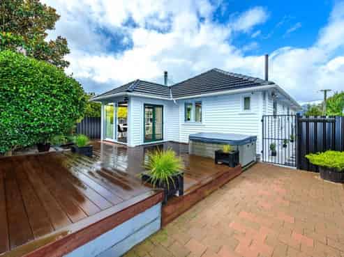 1/32 Downing Street, Hoon Hay