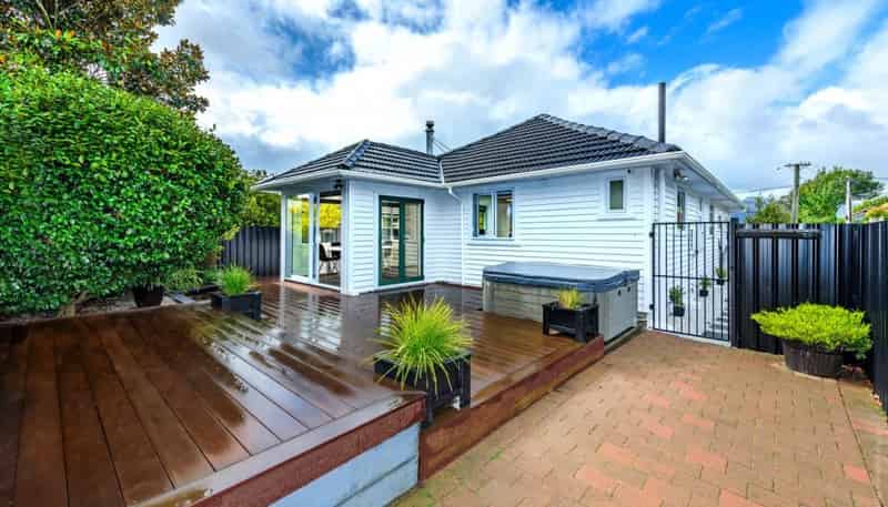 1/32 Downing Street, Hoon Hay