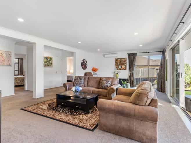 11 Elwyn Close, Flat Bush