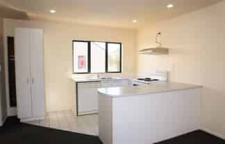 2/12 Ambrico Place, New Lynn