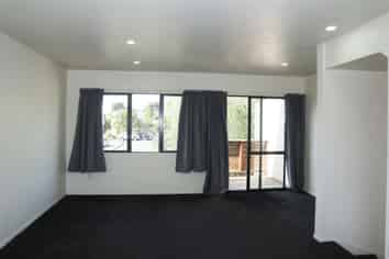 2/12 Ambrico Place, New Lynn