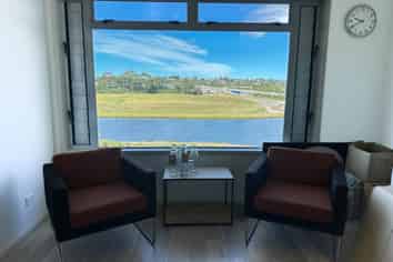 MODERN OFFICE WITH LAKE VIEWS
